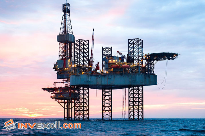 A huge oil rig in the sea that is used for extraction of petroleum